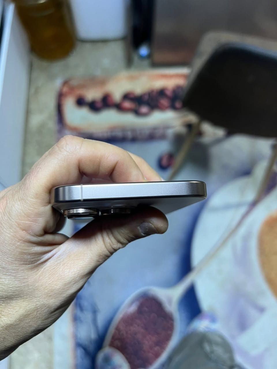 سلام عليكم اي فون 16 برو ماكس لون ذهبي نظافة 100/100 استعمال خمسة اشهر بطارية 100/100 مكفول من الخدش او شخط  وياه كيبل الاصلي وكارترنة ضمان ABM  سعره 1350 رقمي *********** بغداد البلديات
