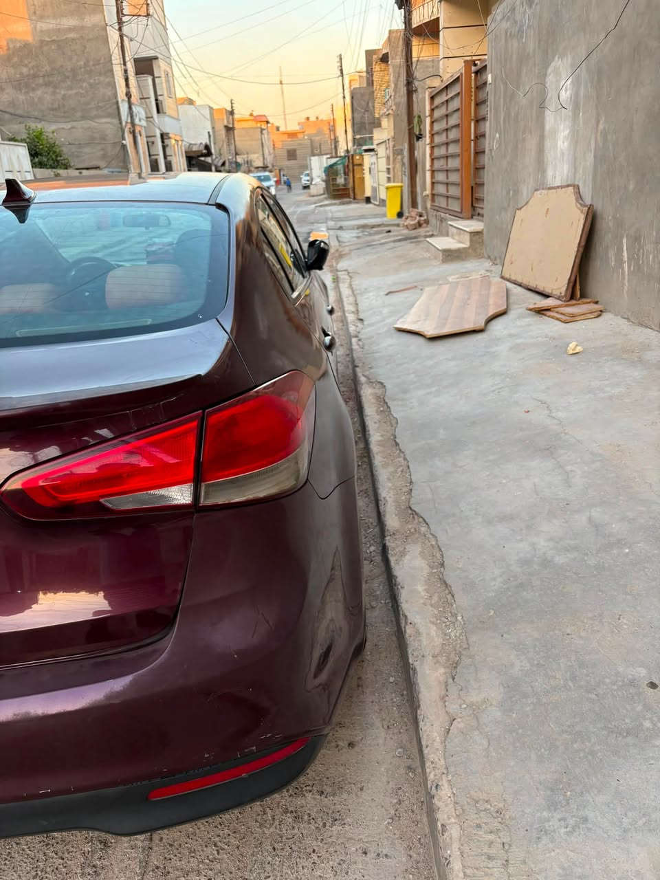 فورتي 2018  وارد امريكي ضررها الباب وجاملغ ايمن الامامي فقط امريكي واكو ملاحضاتت بسيطه بسياره سعرها120، وبيها مجال ***********
