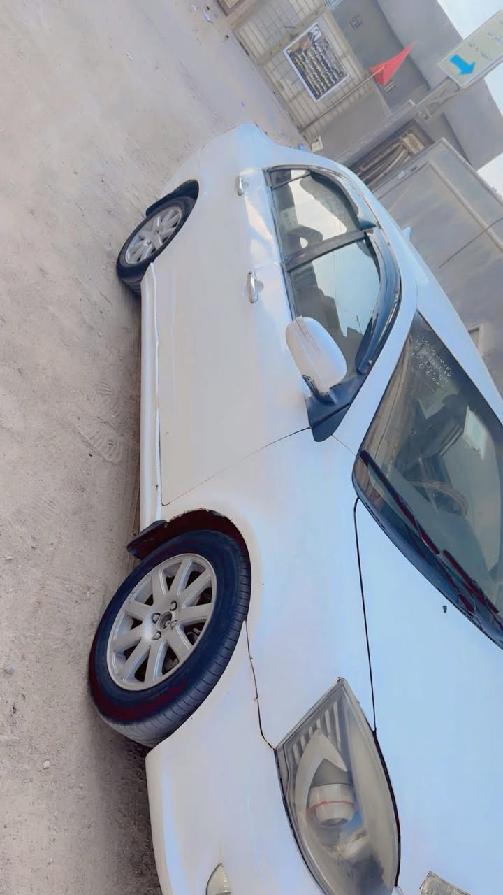 سلام عليكم جيلي موبل مديل 2012 توه مبدل حداده كامله ومشط وراديتر امس شادهن  كير ومحرك بلاد سياره مصبوقه جماليه صبق مضبوط سنويتها مجدده 29 تنتهي رقم بصره موجوده سياره بل بصره تنومه السعر 35مكلف بل نشر  ***********
