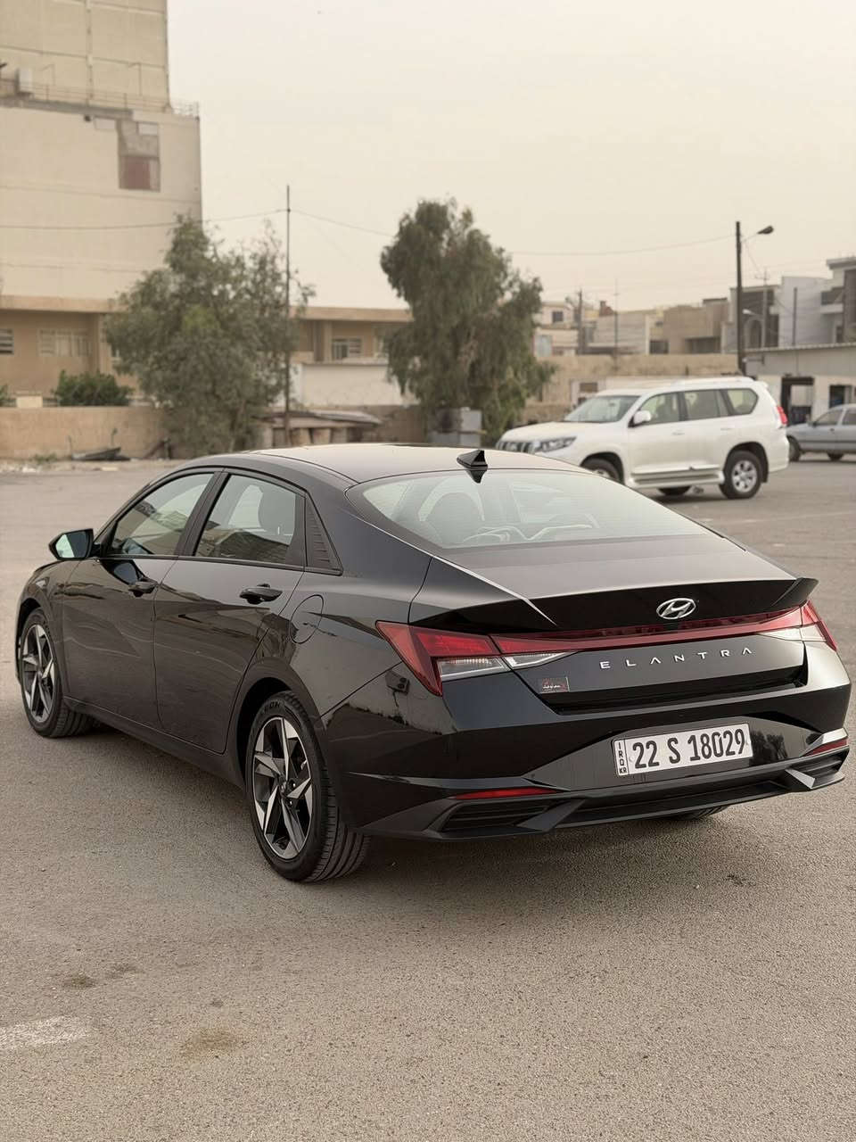 النترا ٢٠٢٣ امريكي
محرك ٢٠٠٠ دوش 
حادث جاملغ + بنيد 
بيهة صبغ كلير امريكا : جاملغات خلفيه + باب 
سونار موجود بالصور 
هزه سنويه رقم كله جديد شرط التحويل 
ماشيه ٩٠ كيلو متر 
صدر مكينه كير كلهة جيد جداً 
سعر ١٢٨ وبيهة مجال للشراي 
*********** عنواني بغداد العامرية
