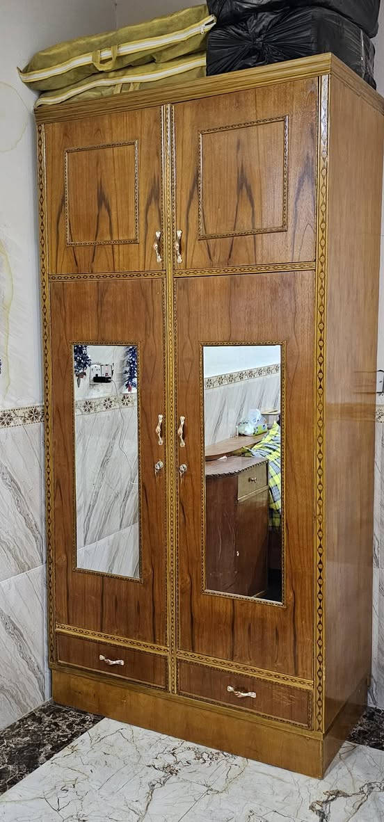 السلام عليكم
عندي كنتورين للبيع  بابين مع الملحق يعني  طابقين نجارة كلش جدد


**إذا كنت صاحب هذا الإعلان وتريد حذفه لأي سبب، رجاءا أرسل رسالة إلى الدعم الفني**