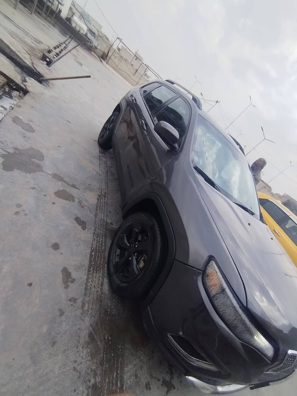 جيب بزون موديل 2019 الحادث جاملغ السائق وشويه من بنيد الدواخل نضيفه السياره فور ويل جاهزه السعر 120 بيه مجال قليل ***********
