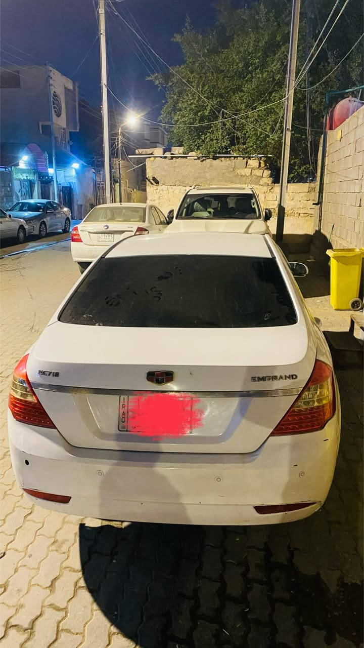 جيلي امكراند موديل ٢٠١٣  رقمهه بصره أ سياره كفاله من كلشي لا ضربه ولاصبغ بيهه داير خلفي فقط بي صبغ بدون حادث مكينه وكير جدد حداده جديده تخم تاير جديد باتري جديد منظومه تبريد جديده السياره كلهه ع البلاد كل نقص مابيهه وحته سونار فحص بيهه السياره للعلم السياره ماشيه ٤٥ الف 

السعر ٦٢ وبيهه شويه مجال 
البصره حي الجامعه 
الشراي يتصل ***********
