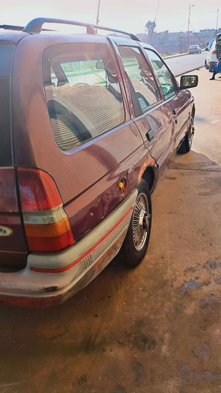 سلام عليكم فورد اسكورت للبيع
رقم الماني شرط التحويل 
رقم الهاتف:***********
