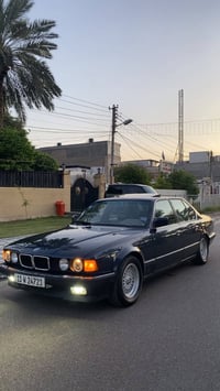 للبيع Bmw730  سياره ٨ سلندر اصل  موديل ٩٣ رقم بغداد الانكليزي باسمي تح...