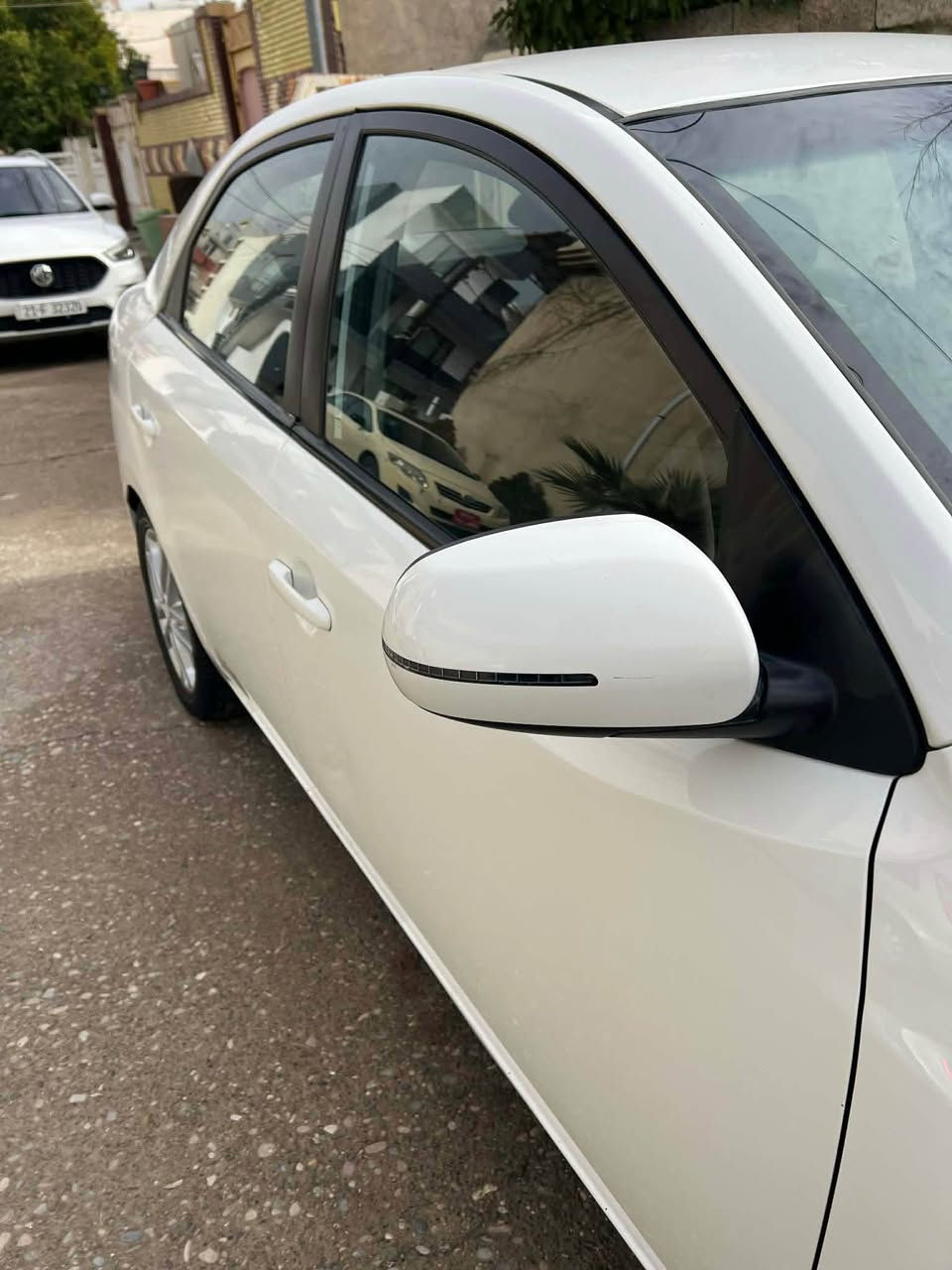 سلام عليكم للبيع كيا سيراتو ٢٠١١ ضررها جاملغ خلفي ايمن فقط الباقي مكفول هزه وبراد جدد داخل لونين مري شفط بجم زنون تحكم ستيرن محرك ١٦٠٠ دوش سويج عدد ثنين  سياره بل حقيقه احلى  من الصور  السعر ٩٧ وبيها مجال *********** مكاني السليمانيه شارع سالم
