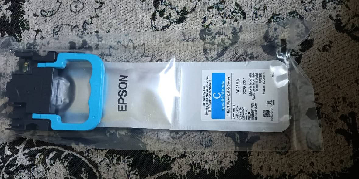 عندي بهذا شكل احبار طابعه كافه الون 
الي يحب يتوصل هذا رقمي
***********
