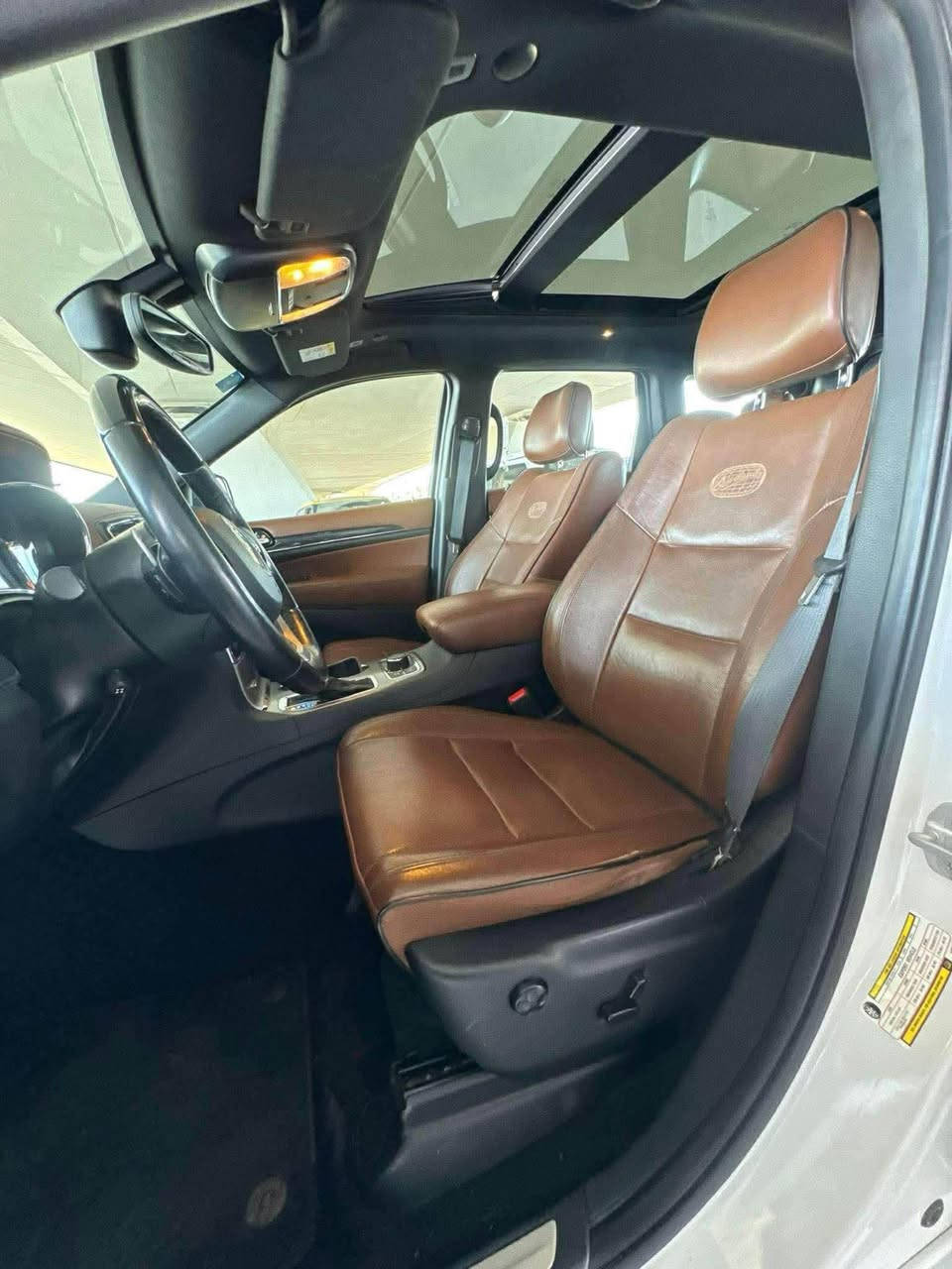 السلام عليكم 
سياره جيب للبيع 
فول موصفات 
جكات ،مري شفط ،تحكمات ستيرن ،فتحه قماره ،حساسات أمامي وخلفي وجوانب، 
سياره هوايه بيها مواصفات نضافه فول الفول 
ماشيه ٥٠ الف حقيقي 
السياره مثل ما موضح بالسونار 
الجاملغ الأمامي فقط والباقي مكفول 
رقمها بغداد سنويه جديده تحويل مباشر 
السعر 315 ورقه 
العنوان الانبار الرمادي 
***********
