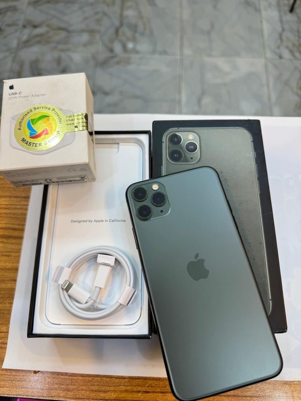 ايفون 11 برو ماكس 256 ذاكرة 
بطارية 94‎%‎‎
نضافة 100‎%‎
كامل ملحقات الاصلية شركة ماستر اصلي وبيه ضمان شرط الفحص 
استخدام قليل
السعر مناسب
***********
العنوان القطاع شارع السوك مجاور عوينات الكرار 
مركز الشمس
