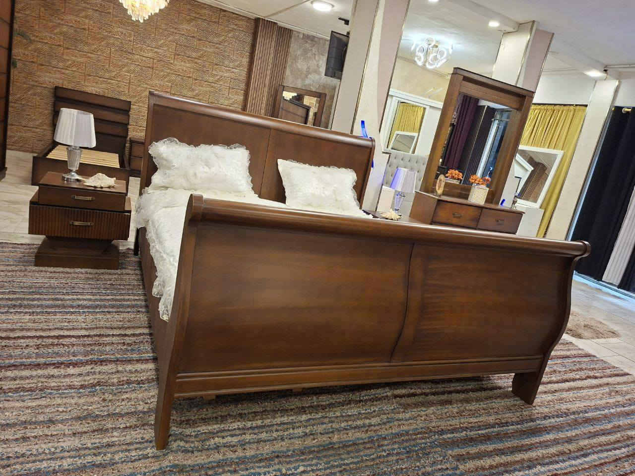 غرفة نوم ماستر 🛌 ثقيله 👌🏻 و فخمه جداً 🤍 عمق 60-سم ، خشب لاتيه 18 🪵أندونيسي ماركة الدب و زان🪾بالكامل ، دهان  فاخر جدآ ،👌🏻 ( مواصفات و تفاصيل مميزه 💛✨بالإضافة لجودة التشطيب العاليه 👌🏻) ✅
.


**إذا كنت صاحب هذا الإعلان وتريد حذفه لأي سبب، رجاءا أرسل رسالة إلى الدعم الفني**