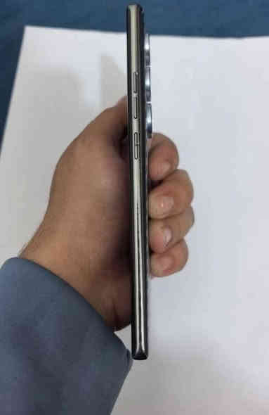 جهاز تكنو كامون 40pro
موصفاته معروفه مع شاحنه والكارتون الذاكره, 256
فقط بيه فطر صغير كما موضح بصوره يم الكامره الاماميه
سعر الجهاز 200
مع ساعه انفكس و ايربود انفنكس لبيع  قيمهن وخذهن 
المكان ميسان
رقم الهاتف *********** عمارة
