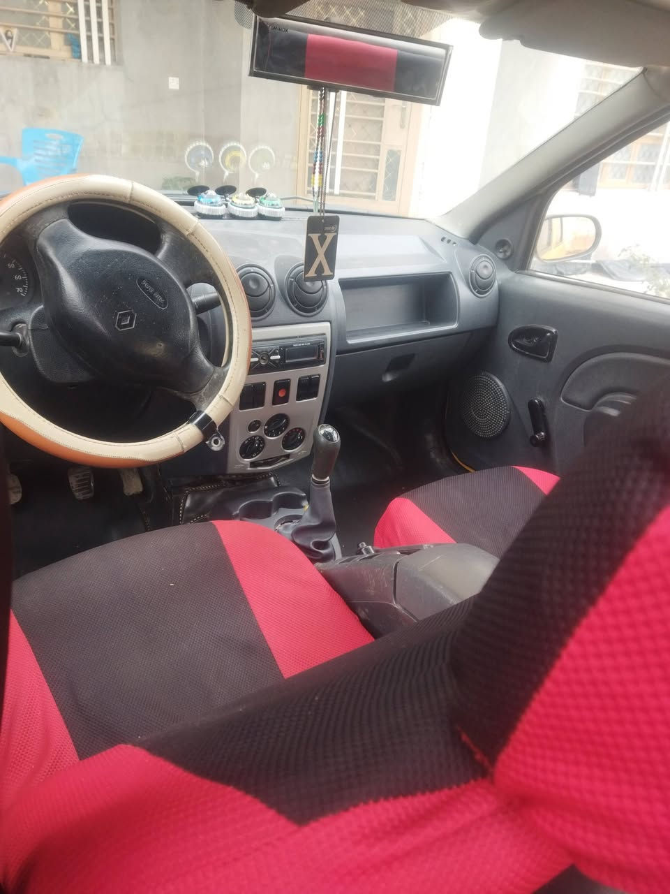 السلام عليكم للبيع رينو لوكان موديل١٠جاهزه كير ومكينه صدر تخم تايركهربايات كلهه شغاله مابيهه نقص سياره مامتعوبه سنويه مشروع وطني تحويل مباشر ثاني يوم المكان بغداد دوره هور رجب السعر ٣٧ بيهه مجال بسيط الرقم ***********
