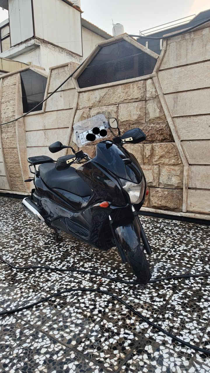 دراجة هوندا فاز رقم بغداد انكليزي تحويل ثاني يوم سنويه بااسمي بدون كير عميه مكينه وكهربائيات مكفوله كفرات بيها ملاحظات بسيطه مال استخدام الدراجة مشتريها ب2022 على ايدي اخذتها من الرمبة ورقمتها دراجة خير من الله بس بانزين ودهن امانه مطابه فيتر ابد هاي الفتره كلها مكانها بغداد العطيفية سعرها  (مليونين و900 الف ) تواصل واتساب ***********
