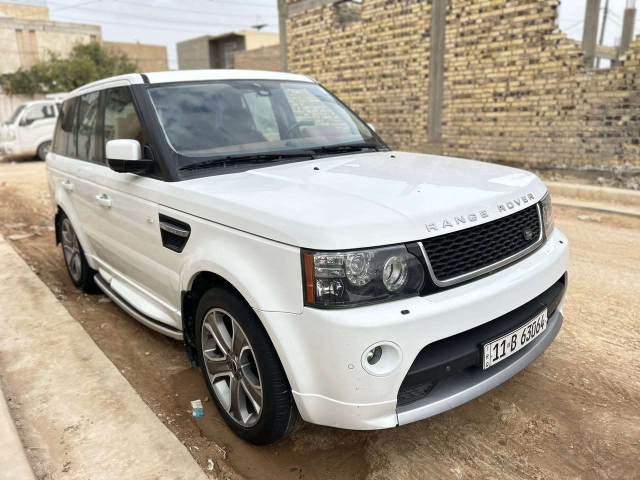 السلام وعليكم رانج روفر موديل 2013  رقم بغداد جديد سعره(160))ورقه خليجي وكالة سردار
بيع او مراوس حسب القناعه 

فول مواصفات

مكينه 8 سلندر عادي بدون سوبر المرغوب

ماشيه 83الف حقيقي 

مكينه وكير شغل وين ميعجبك اطلع وفحص جديده بمعنه الكلمه 

كامله من كلشي 

فتحة سقف بصمة 

تشغيل وبصمة ابواب 

جكات تصعد وتنزل 

كشنات كهرباء تدفئه وتبريد وكشنات جلد  

رادارات وخلفي دمام صوت هارمن كاردن متكامل  زراق لايت جنطة كهرباء  ثلاجة شاشه كبيره نقاط عمياء وضعيات قياده متعدده  تحكم ستيرن جهتين شفتات ستيرن حساسات امامي خلفي مثبت سرعه السياره جديدة بمعنى الكلمة 

مكاني بابل 

الاستفسار ‭0772 190 5096
