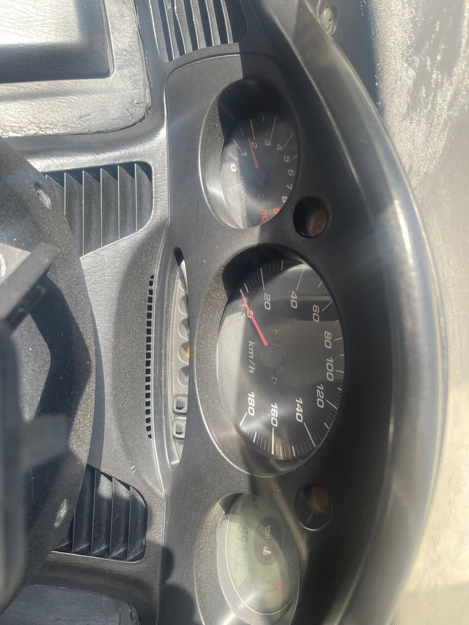 سلام عليكم سلفر ونج 600 الدراجه مكينه مكفوله شلعه شك الكاع بيه كسر بل تريشه  ويرادله ترتيبات بصيطه حسب الجناي كهرباهيات جاهزه 
اوراق اصوليه ماشين بمعاملته بس شنو النقص ما اعرف السعر 14وبيه مجال بصيط مكاني محموديه 
رقمي ***********
وهذا بي واتساب فقط ***********
