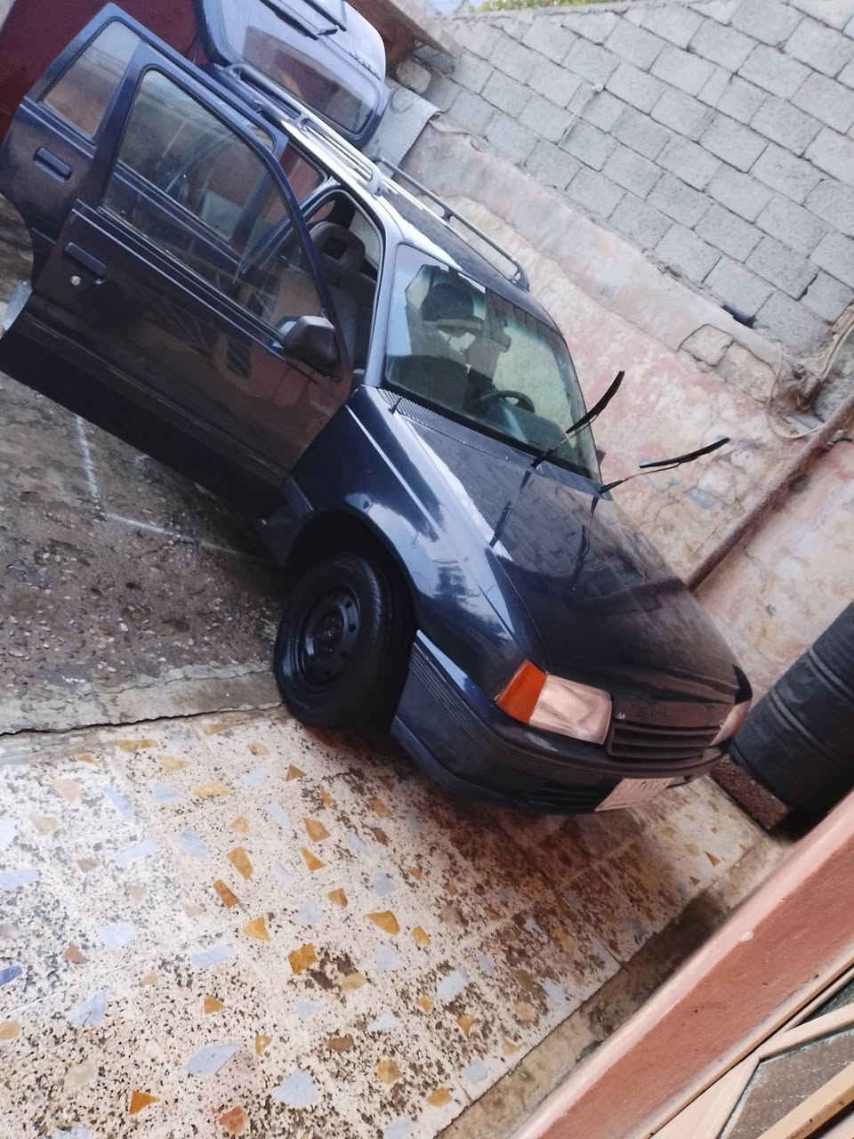 السلام عليكم
اوبل كاديت ستيشن 
موديل 1991
رقم صلاح الدين مشروع وطني 
شرط التحويل 
شرعيها موجود بتكريت 
سنويه 2024/9/22 منتهي 
كير محرك بشرط محرك مال كصه 
طخم امامي خلفي جديد 
كهربائيات كامله 
مصبوغه عام لون نيلي 
معمره دوائر الخلفيه فقط والدوسات مبدله 
( لايتات بك لايتات سكنات جدد)
عنوان موصل الايسر 
والسعر طالب عليها 34 وبيها مجال الطيبين يرهم بيع ومراوس  بيجو 
اي استفسار اتصل على الرقم 
*********** وبي واتساب
