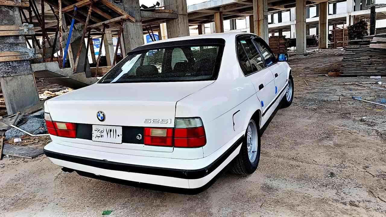 سه ره تا به ناوي خواي گه وره
ئه م BMW  بؤ فرؤشتن 
525 عادي حيزام سبوخ لؤ جواني 
پيشوو پشتي كه پسه بي ليدران 
ارم بلاستيك هه وليره به شه رتي ارموو اوليات و موو سوو براوه ش به شه رت دوو جام كاره با ناو خورفه ي زؤر جوانه ته بريد له سلؤري پيكه به شه رت چوار تاييه و ويلي نويي پيشتوو پشتيم تازه داگرتوه زؤر توندوو تؤله سه ياره ي ماله هي مه عره ز نيه هه موو شتي به شه رت ته قه و 100 دؤلار ببره سلايت نيه 
تكاييه مشته ري سه ري خؤتوو منيش مه هيشينه گؤرينه وه ي ناكه م ... له هه ولير... *********** وه تساپي له سه ره (سعري 44 ) معامه له يه كي برايانه 
ادميني گول وه ري گره .
