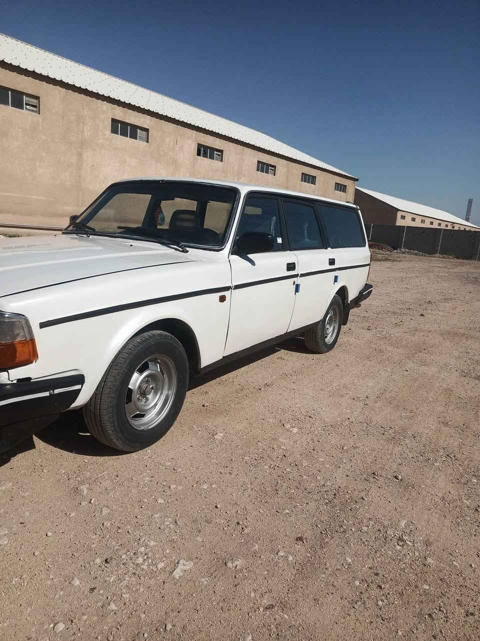 فولفو 240 
موديل 1988
تعمير جديد مكينه وكير وكهربائيات كلها جديده
وحداديه جديده
 تخم تأير جديد 
عنوان نجف السعر 50  وبيها مجال
***********
