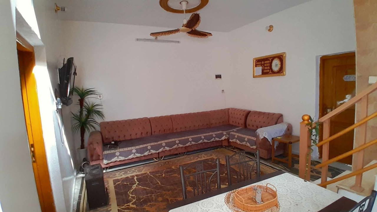 📢 اعلان 📢📢 اعلان 📢 
       👇               👇
⚜⚜ للبيع ⚜⚜ للبيع ⚜⚜
🏠 دار سكني  طابو زراعي ملك صرف 🏠 
📐 المساحة 120 متر📐 
🌍 الموقع / الحلة / حي الجزائر / خلف ملعب الإدارة المحلية
 
🏤 يحتوي على 🌺 ٣ غرف نوم 🌺 صالة 🌺 مطبخ 🌺 هول 🌺 مجمع صحيات 🌺 
📷 صور البيت  مرفقة مع الاعلان 👇
 ❓للاستفسار ⚜  زيارة مكتب انكيدو للعقارات والمقاولات في حي الجزائر مقابل مكبس التمور او 📞 الاتصال على هواتف المكتب 
☎️ *********** سيد وليد 
☎️ *********** سيد وليد 
☎️ *********** محمد الزبيدي 
⚜⚜⚜⚜⚜⚜⚜⚜⚜
