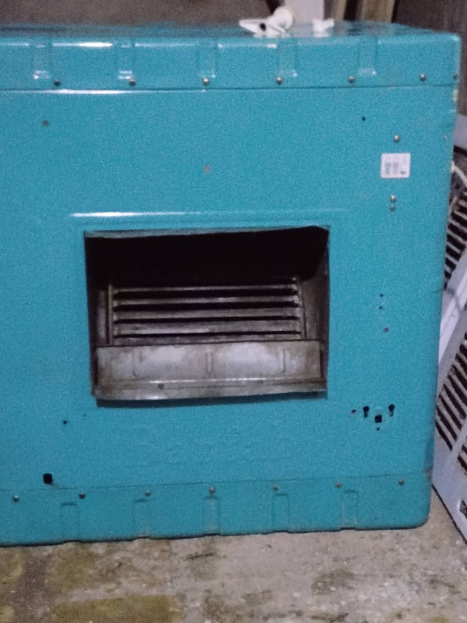 السلام عليكم  عندي مبردة  استخدام هذاك الموسم للبيع... سعرها ب100 التواصل على هذا الرقم***********
