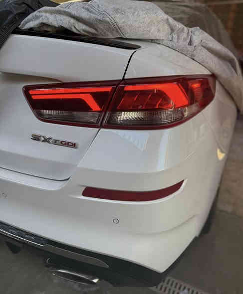 السياره جديده كلش وماكو sx بهيج نضافه 
كيا اوبتما موديل2019 فئه(sx) 

المواصفات
1.بانوراما (فتحه سقف)
2.رادار امامي للتوقف وبرمجه مع السياره القبلها 
3.رادار جانبي تنبيه عند الاجتياز
4.رادار خلفي
5.حساسات اصليه خلفيه
6.نظام صوت هارمن كاردن 13 سماعه 
7.لايت 4 عدسات خاص بفئه
8.لايت زنون عالي ناصي داينمك متحرك
9.كشنات جلد اصلي احمر واسود مع ختم علامه sx
10.الكشنات الاماميه فول كهرباءمغ تبريد وتدفئه
11.شاشه جبيره مع كامرا
12.ويل كب 18 اصلي مع فجوج احمر اصلي
13.نظام ترحيب عن الاقتراب من السياره
14.اضاءه محيطيه 7 اللوان 
15.هاند بريك بصمه
16.نظام اوتو هولد
17.تبريد امامي خلفي
18.شفتات بالمقود
19.انظمه قياده عدد 4 
20.نظام خروج عن المسار )lane departure)
21.ماسحات اوتو 
22.شاحن موبايل واير ليس
23.خاصيه رجوع وتقديم كشن  عن التشغيل والاطفاء
24.خزن كشن ميموري 
25.محرك 2000 تيربو 245 حصان
26.صندوك ذكي يفتح عن الاقتراب
27.بصمه 
28.تدفئه بالمقود
29.بكلايت لد 
30.دبل صلنصه مع دفيوزر رياضي 
عداد المسافه 59 

السعر. 177

***********
