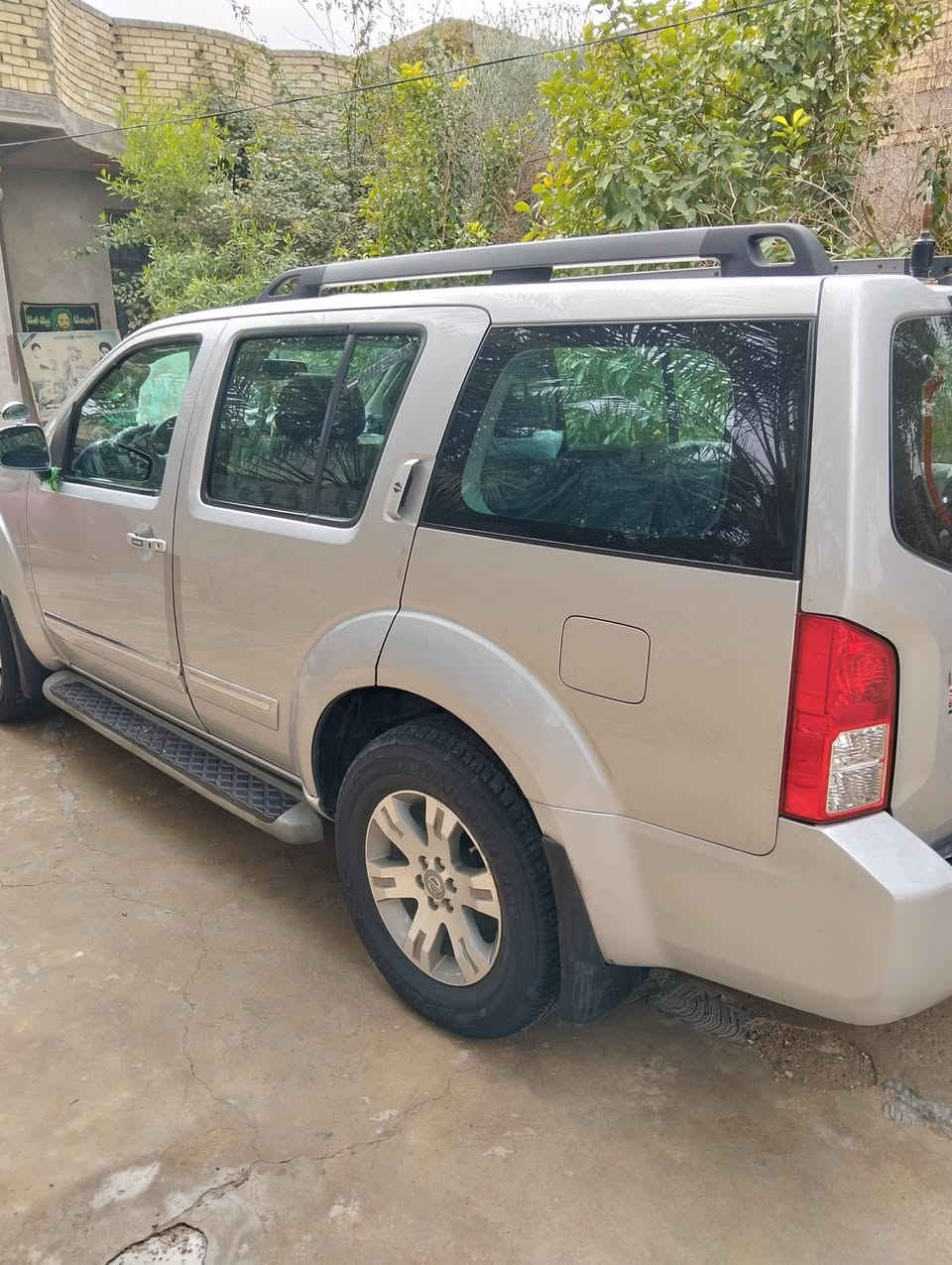 السلام عليكم ورحمة الله وبركاته فالندر 2008 مواصفات فول 
اصبغ الدعاميه الخلفية و جامرلغ الامامي جهة اليمنة صبغ اثر اشخوط
رقم بغداد وبأسمي تحويل ثاني يوم السياره مكانها ديالى 
رقم هاتف التواصل***********
