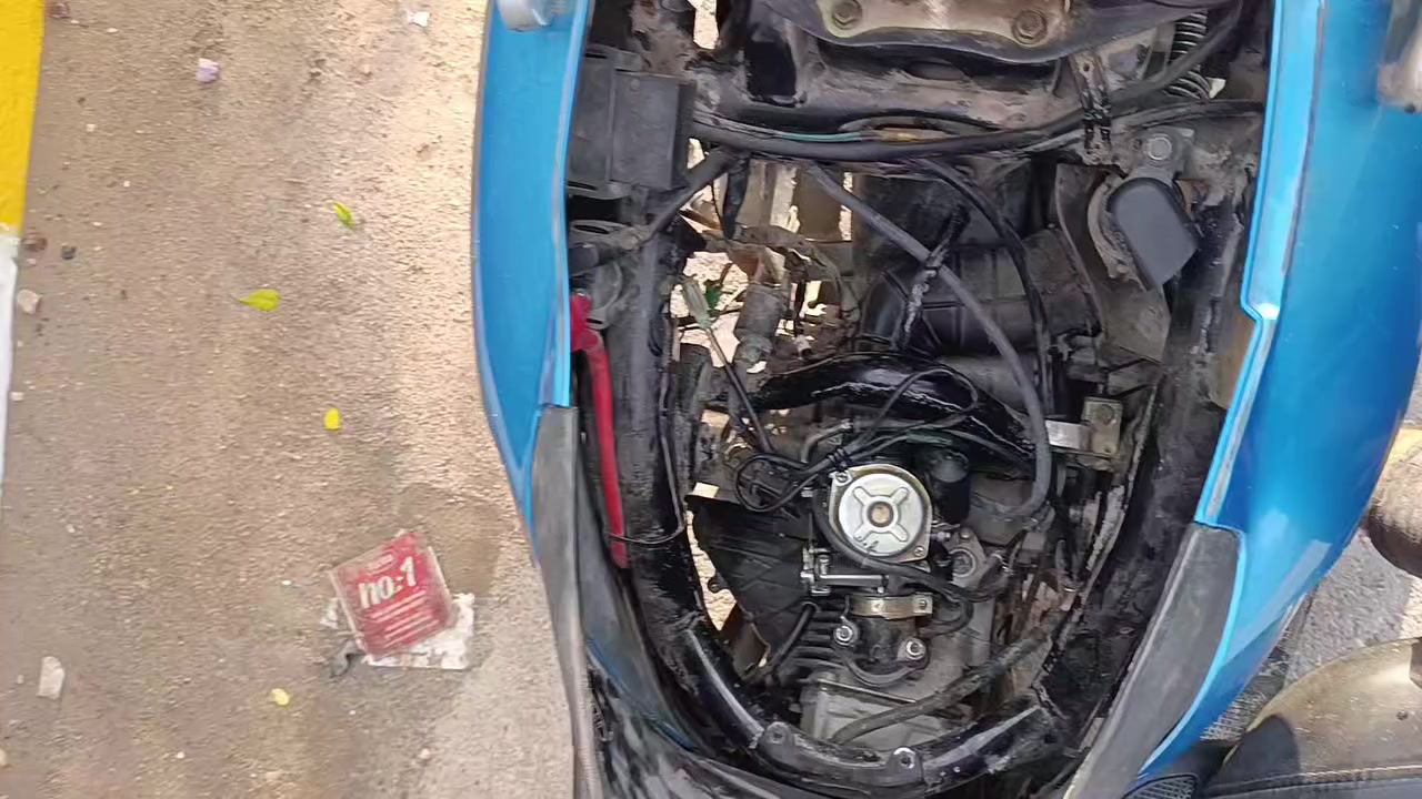 للبيع 
دراجه صيني sym الدراجه شغاله بيها خلل بالكابريته تمشي شويه تطفه تعوفها شوي وشغل تشتغل المكينه مابيها اي شي هندر سلف شغال باتري جديد كهربائيات كلها شغاله الدراجه بدون اوراق اكفلك سرقه   مكاني بغداد حسينيه الراشدية 
سعر 300 بيها مجال بسيط حك الجيه 
تواصل واتساب ***********
