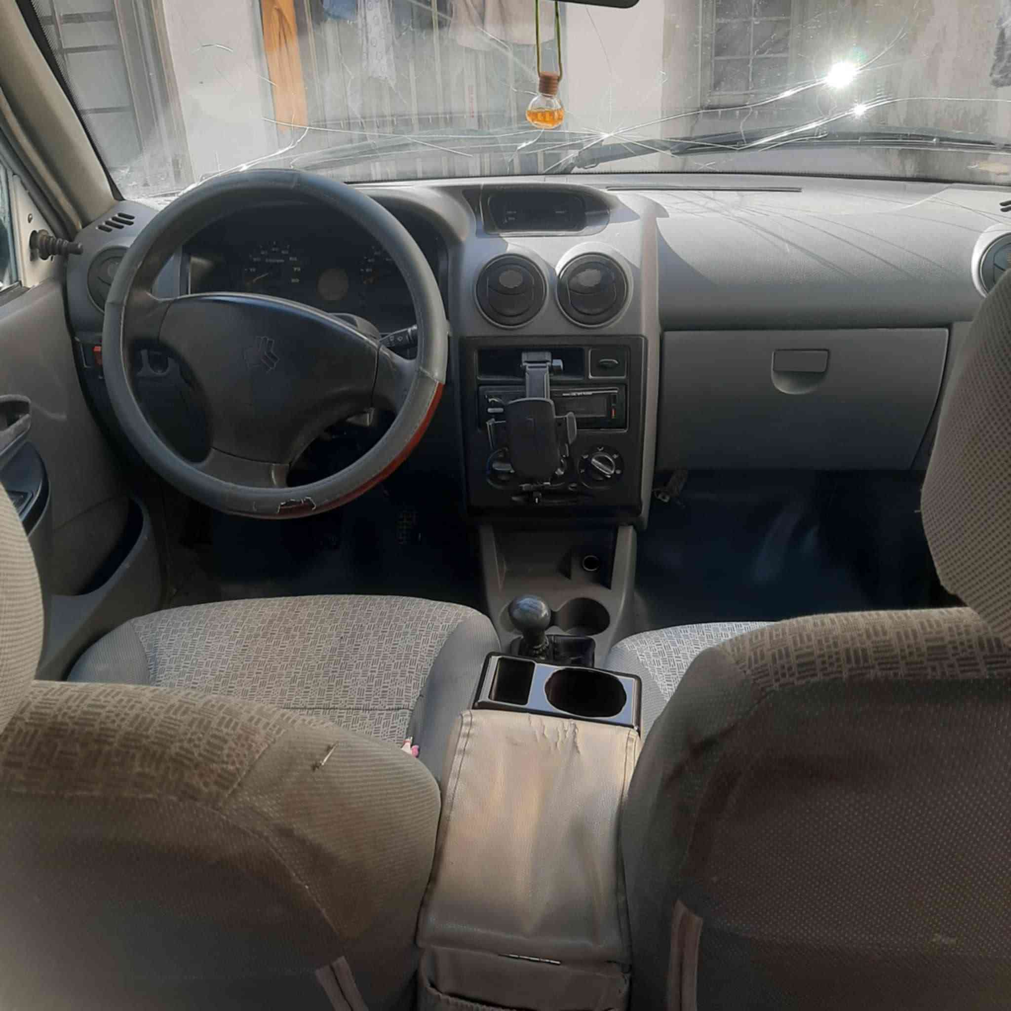 السلام عليكم سايبه خصوصي الون ابيض موديل 2012 السيارة جاهزه كير محرك تخم تاير حداديه كلش زينه بيه باب وجاملغ جهه السايق اني مبدلهن بيدي اثر ضربه بصيطه ماواصله لدواخل اصوليه رقم بغداد صدامي راعيه موجود بكربلاء السعر 20وبيه مجال بصيط هذه رقم الهاتف ***********
