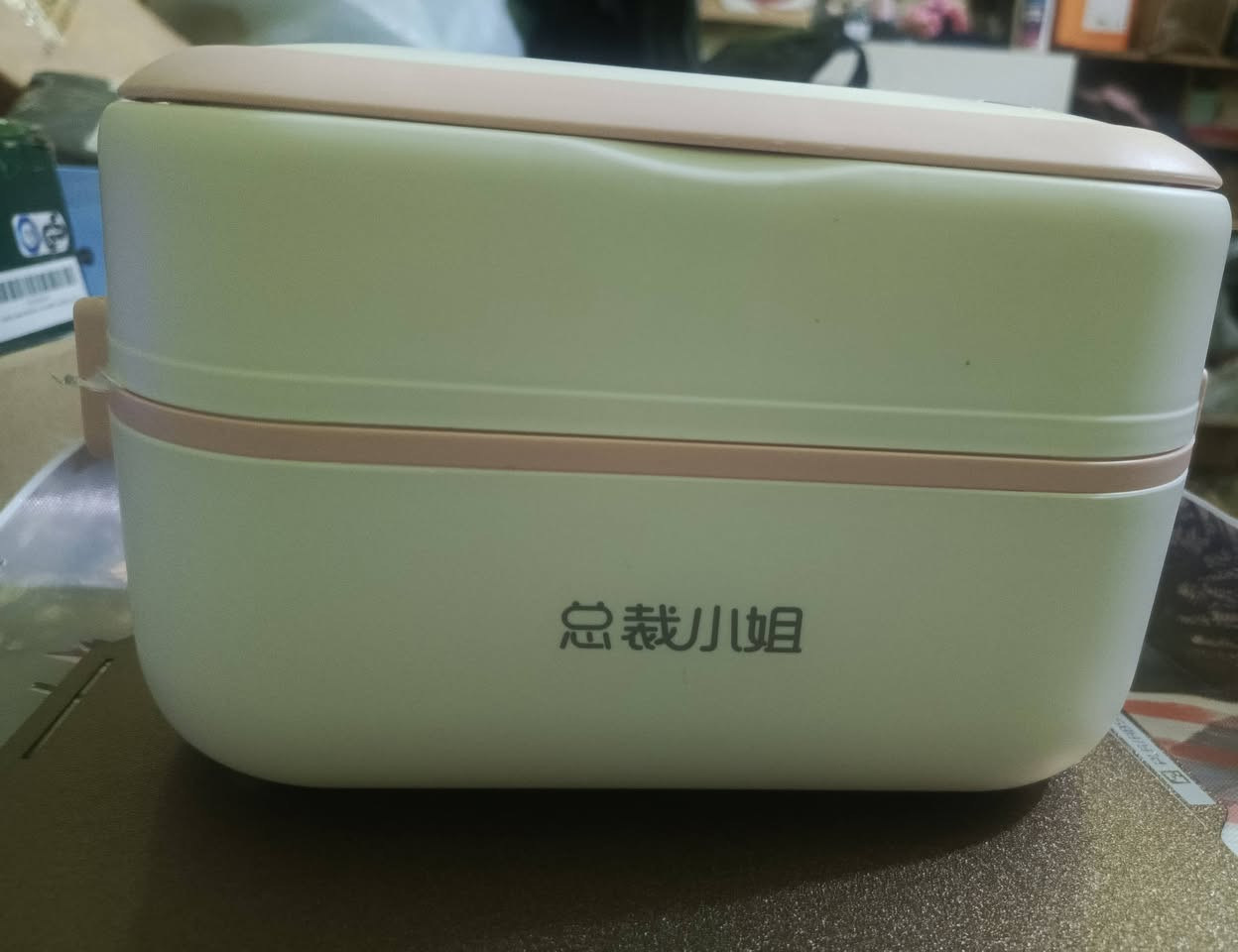 صندوق غداء مسخن (Heated Lunch Box) من العلامة التجارية Ceool.
يستخدم لتسخين الطعام في أي مكان.
يتميز بتصميم محمول وعملي


**إذا كنت صاحب هذا الإعلان وتريد حذفه لأي سبب، رجاءا أرسل رسالة إلى الدعم الفني**