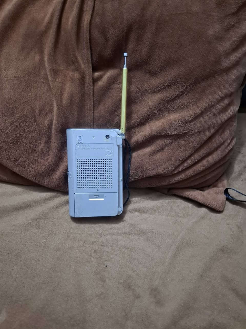 السلام عليكم راديو سوني ياباني صغير للبيع يشتغل موجتين AM,FM السعر ٢٥ الف للاتصال مراسله الصفحه عالخاص ..


**إذا كنت صاحب هذا الإعلان وتريد حذفه لأي سبب، رجاءا أرسل رسالة إلى الدعم الفني**