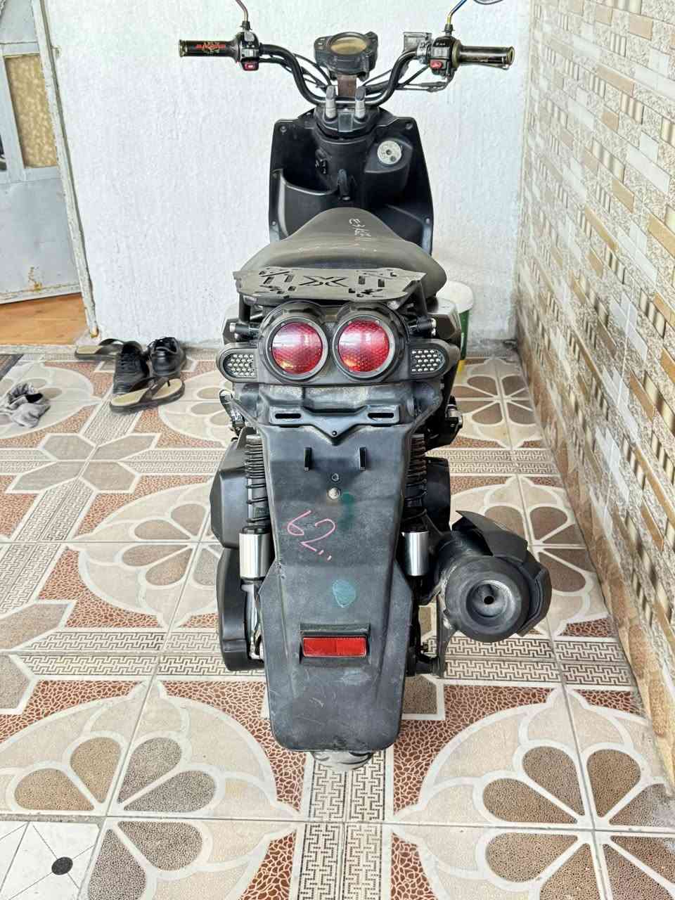 السلام عليكم دراجة سكنس جبلي للبيع الدراجة كفالة عامة دراجة بلاد صارلها أسبوعين من نازلة من الرمبة  الدراجة بيها منفيس دخولية وبيها ووصل معرض  موجود الوكيل الدراجة فول نضافا بعد مالت رمبا بس محتاج واريد ابيعها الدراجة كلها كفالة كهربائيات كلها شغالة مكاني البصرة المعقل  السعر 1500 مليون ونص وبيها مجال حك الجيةللاستفسار الاتصال علئ الرقم *********** واتساب موجود ايضاً وبلعافية علئ الياخذها
