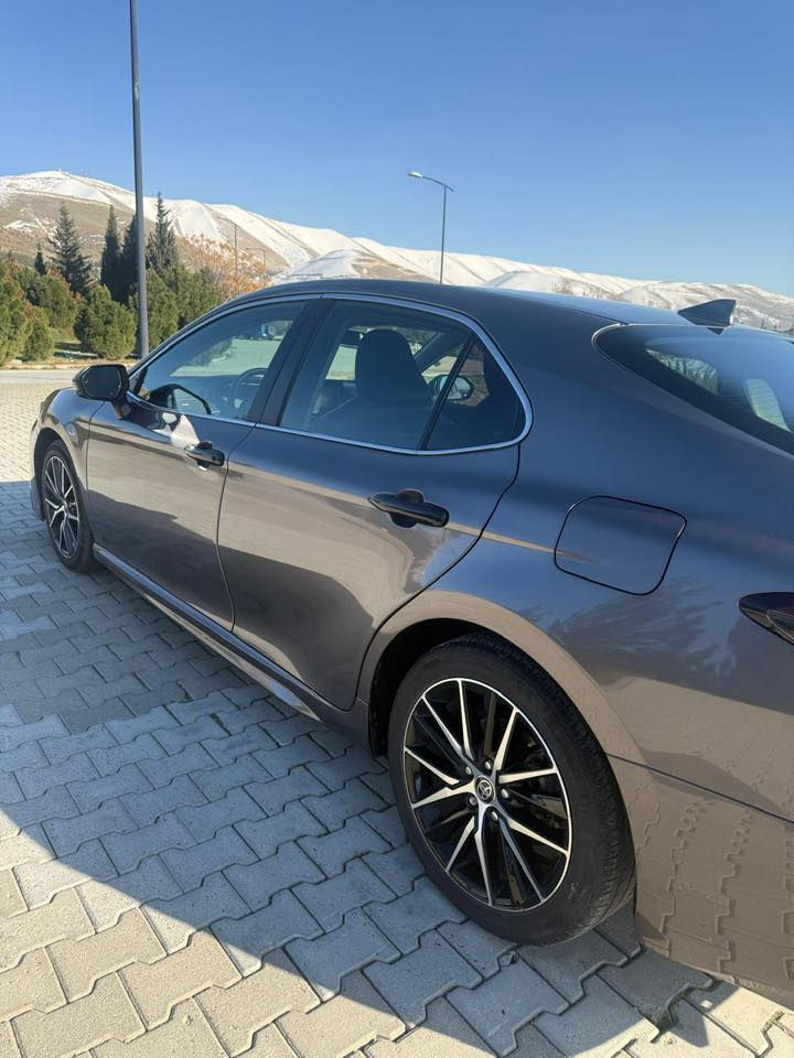 السلام عليكم
كامري وارد موديل ٢٠٢٢ 
SE pluse  
نقطه عمياء رادار أمامي جانبي
منع تصادم
اوتو استوب
فتحت سقف
كشنات تدفئه
كري السائق كهربائي
تخم تاير
شفرات بلستيرن
بنيد مصبوخ فقط
هزه جديده
ماشيه ١٢٢ حقيقي 
سيارة باسمي تحويل ثاني يوم 
السعر ٢٠ الف دولار يعني شدتين للاستفسار على الارقام 
***********
***********
