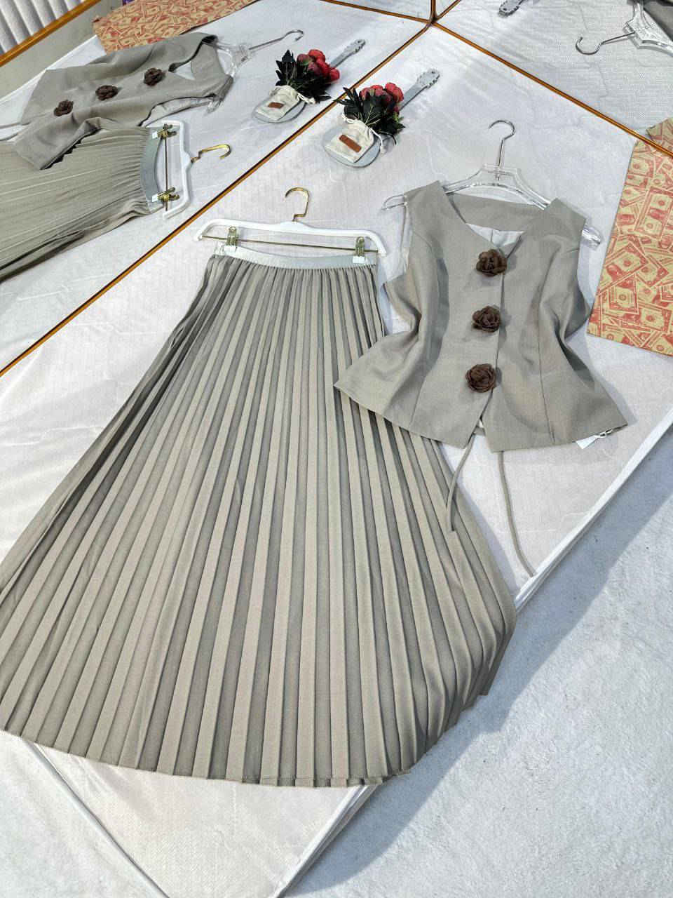 👇👇 بسم الله توكلنا على الله 👇👇

👌👌 ومازال لدينا إبداع لم يصل إليه أحد 👇
الكولكشن الرمضاني يبدا من هنا 📍

✨✨✨ أحدث صيحات الموضة العالمية لعام 2026
🎨🎨 الألوان :-كما معروضه + لون رصاصي 

سوت العيد  ♥️  طول كامل ردان  خامة دابل صيفي 

قياساات ٣٨-٤٨

#سوت العيد (https://whatsapp.com/channel/0029VazzjbpKrWQv0rlXrT0M)


**إذا كنت صاحب هذا الإعلان وتريد حذفه لأي سبب، رجاءا أرسل رسالة إلى الدعم الفني**