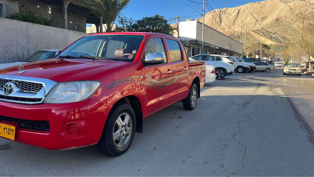 سەرەتا بە ناوی خوا 
جۆری ئۆتۆمبێل تۆیۆتا هالۆکس ٢٠١١ سعودی بتڵ 
مواسەفات ؛ گێڕ تۆماتیک و شاشە و کامیرە ، یەک پەڵەی بچوک دەرگای سایەق بۆیاخە 
علوجە سەیارەکە ، نرخەکەیشی ١٠٨ و مەعمەلە 
ڕەقەم تەلەفون 
0772 850 2610 دار بنديهكان, السليمانية
