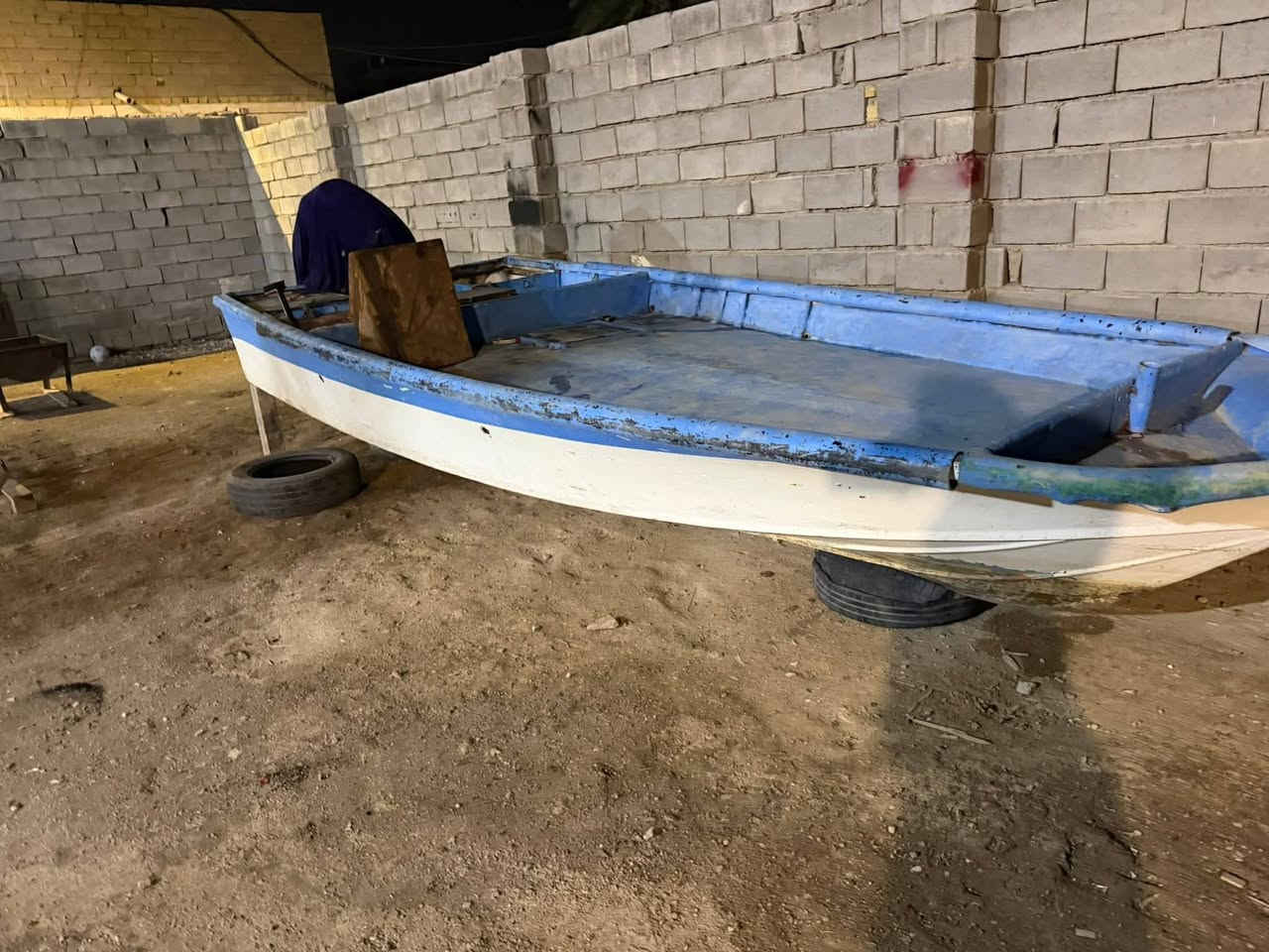 السلام عليكم للبيع او مراوس
السعر مليون 
الطول خمسه متر العرض 2متر 
العنوان البصره ابي الخصيب جيكور 
ت***********
