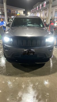 جيب كراند شيروكي 2018 بلاك توب 6 سلندر 3600  ماشيه 99 الف كم رقم بصره ...