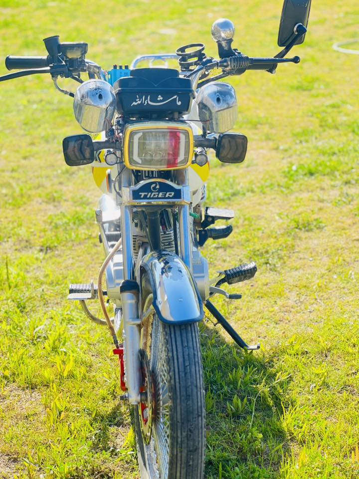 سلام عليكم دراجه تايكر للبيع  اوراق  المكان القاسم  600 وبيه مجال  للطيبين بيع مستعجل شراي يجي خاص وهذه رقمي    ***********
