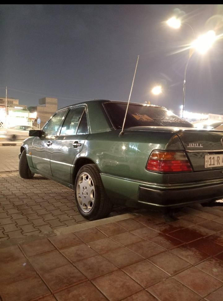 سلام عليكم مارسدس دب للبيع موديل 91 رقم بغداد انكليزي محرك بلادي 6 سلندر /300/ عنكبوت  سياره مكفوله من ضربه مصبوغ عام للجماليه  قواعد بلادي تريد شغال جام كهرباء سياره جاحزه من حداديه وتخم تاير سعر 78بي مجال بسيط ***********
