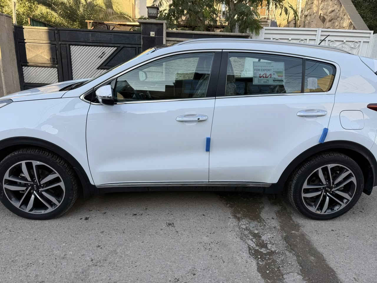 سبورتج للبيع موديل 2019 فول مواصفات بانوراما بصمه كشنات كهرباء سايد بريك بصمه مكفوله من الضربه والصبغ والبارد عدا شخط بالباب الخلفي عكس السايق صورته واضحه بالمنشور وسونار جديد بيهه هم موجود بالمنشور ماشيه 77 بأسمي تحويل ثاني يوم هزه وارقام جديده 

السعر/207$

للاستفسار/***********
