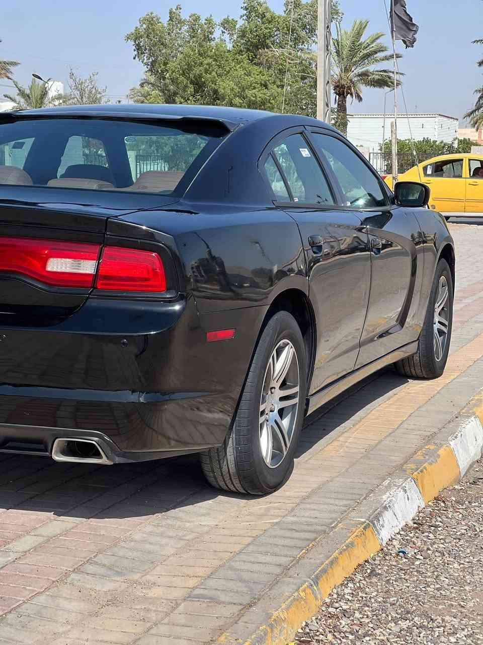 من رخصه ابو الكروب سلام عليكم جارجر موديل ٢٠١٢ رقم وسنويه جدد رقم اربيل سياره مكفوله عده جاملغ خلفي صبغ حداديه امامي خلفي عربانه كله جديد حجم المكينه ٣/٦٠٠ للافستار صاحب السياره الرقم ***********
