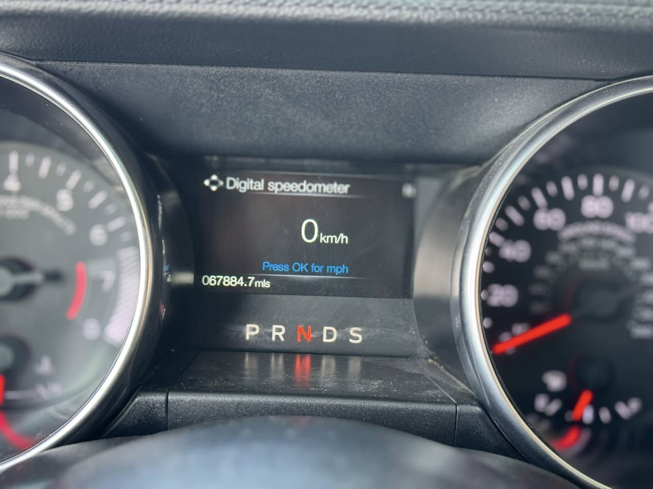 **🚗 للبيع: فورد موستانج 2018 EcoBoost**

**المواصفات :**
- **الموديل:** 2018
- **المحرك:** 2.3 لتر EcoBoost تيربو 4 سلندر
- **القوة:** 310 حصان
- **ناقل الحركة:** أوتوماتيك 10 سرعات
- **الدفع:** خلفي (RWD)

**المواصفات الخارجية:**
- اللون: أبيض 
- جنوط سوداء رياضية
- كشافات LED
- فتحات تهوية على الكبوت
- سبويلر خلفي
- حالة الهيكل: ممتازة
الضرر : تبديل بنيد 
تبديل جامرلغ امامي جهة السايق
بخ امريكا ربع جامرلغ خلفي جهة السكن فقط
ايرباك استيرن طاك مرجع سستم
**المميزات الداخلية:**
- مقاعد رياضية مريحة
- نظام ترفيه SYNC 3 مع شاشة لمس
- تكييف أوتوماتيك
- مقود رياضي متعدد الوظائف
- نظام صوتي عالي الجودة
- Apple CarPlay و Android Auto
- **🐎 علامة الحصان الأصلية عند فتح الأبواب**

**الأمان والتقنية:**
- وسائد هوائية متعددة
- نظام الثبات الإلكتروني
- مثبت سرعة
- كاميرا خلفية
- حساسات ركن

**✨ مميزات خاصة:**
- **ماكو هيجي نظافة بالعراق بهذا الموديل**
- **سيارة ما رايحة للفيتر - كلها بلادي**
- **صيانة منتظمة ودقيقة**
- **كير ومحرك مكفولين 100%**
- **ما ناقصها أي شي - جاهزة للاستخدام**
- **بدون حوادث - حالة ممتازة**

**الكيلومترات:** [67 Mile]

السعر: 135 ورقة 
مكان السيارة: بغداد 

📞 للتواصل والاستفسار: [+9647727761230]

**🔥 فرصة لا تعوض - سيارة نظيفة وجاهزة**

بالتوفيق! 🚗✨


**إذا كنت صاحب هذا الإعلان وتريد حذفه لأي سبب، رجاءا أرسل رسالة إلى الدعم الفني**