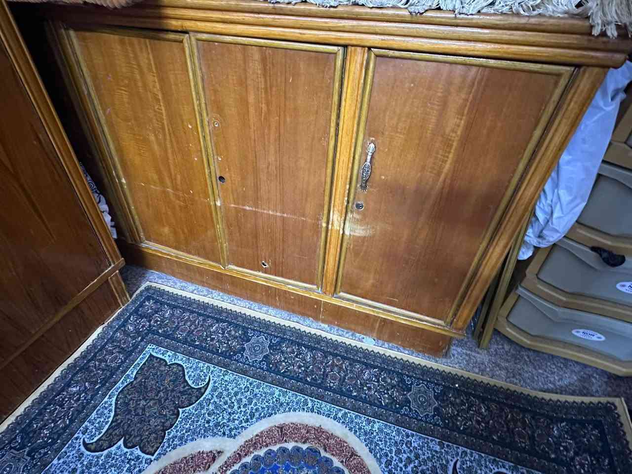 للبيع كنتور ملحق / بوفيه/ جربايه الإستفسار عله رقم 
***********
