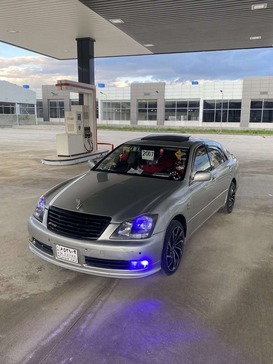 سەرەتا بەناوی خوای گەورە
شاهیینە ٢٠٠٥ بەسمە رەش 
بچووک بە بچووک ١٨٠ 
٤ تایە و ویلی لۆکی لە ژیرایە 
٢ دووگمەیە کامل جوانکاریە سەیارەکە 
بەشەرتی گێڕ و مەکینە و شەنسی کۆسەرە 
شوین سلیمانی 
ژ.م ***********
سعری ٤٥ گەڵا قفڵو کۆتای
