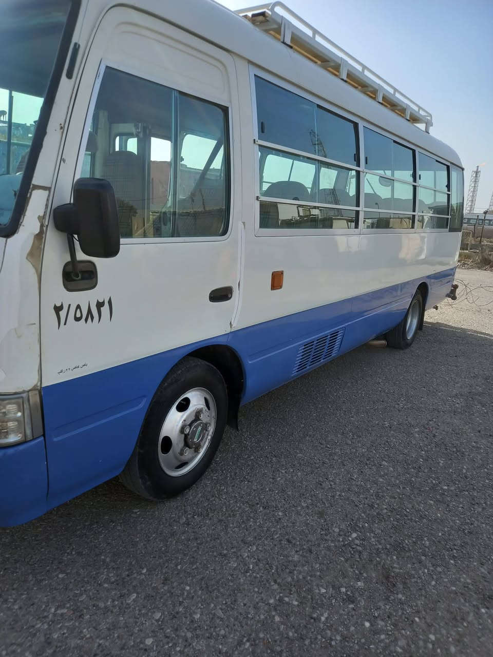 سلام عليكم كوستر للبيع 2002 اكسل حلو  صدر أمامي خلفي جديد تبريد محور  ويل ناصي  17 ونص  اربع تايرات اخو الجديد  السعر ١٧٠ بيها مجال السيارة  مكان بغداد الشعب  ***********
