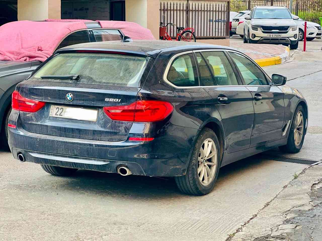 السلام عليكم 
Bmw/520/2019
السعر 148$ للبيع اومراوس حسب القناعه
***********
بي ام دبليو موديل (2019 )
مكينه ٤ سلندر تيربو مكفوله كير ومحرك وصبغ وباردومسويله سيرفس كامل السياره خليجيه وكلها عربي من شاشه الدشبول لشاشه الاعطال 
داخل جلد قرميدي بلادي ونظيف كلش 
كشن كامل كهربائي ميموري
وستيرن كهرباء وخزن
شاشه جبيره وماوس تحكم بالشاشه و وسائط ومعلومات السياره 
بصمه وحساسات امامي خلفي بلادي وشغال لايت زنون وعدسات متحركه اصل ترحيب مري ويدات البوب داخل الاناره كلها led بلادي السياره بيها led ابواب ودشبول متغير الالوان بلادي 
كروز سرعه وتحكم ستيرن اوتو ستوب هندبريك دكمه واوتو هولد تبريد ٣ قطع وكله لمس وشاشه ٣ وضعيات قياده نورما وسبورت وكومفورت صندوك كهرباء وبرده الصندوك كهرباء 
بيها بعد مواصفات والسياره نظيفه كلش وع الفحص 
رقم اربيل جديد بأسمي تحويل او وكاله
السياره مكانها بغداد اليرموك 4شوارع
السعر 148 وبيها مجال بسيط
*********** بغداد, العراق
