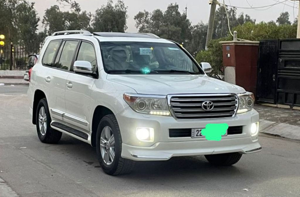 ﷽
لاندكروز ( 2013 ) فكساره VX.R

مواصفات :- فكساره - 8 سلندر - محرك 4600
كشنات كهرباء - كشنات تدفئه وتبريد - 4 بصمات
ماشيه (85) الف حقيقي
السياره جديده ومكفوله من كل شي 
مرقمه ( اربيل )
مكان السياره ( بغداد - الزعفرانيه )

***********
