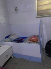 سرير أطفال • ميز توليد • نظيف
