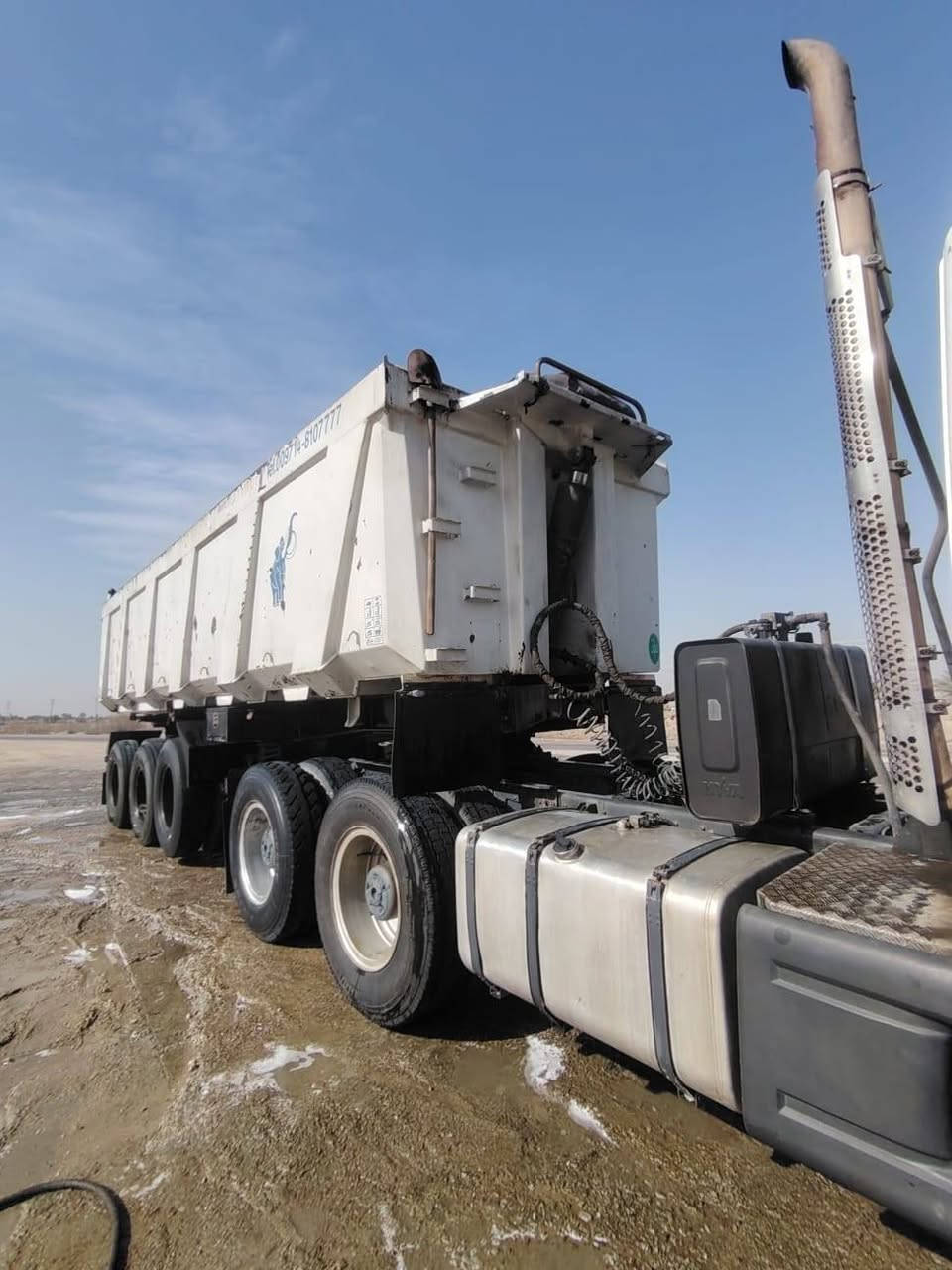 سلام عليكم اللبيع عربانه ايماراتيه موديل 2011 ذرعه33 مكفوله من كلشي مجموعه براد 16 جديده 3 دناكير تخم تاير ونج اصلي ابلادي مكان بغداد العبيدي رقم ***********
