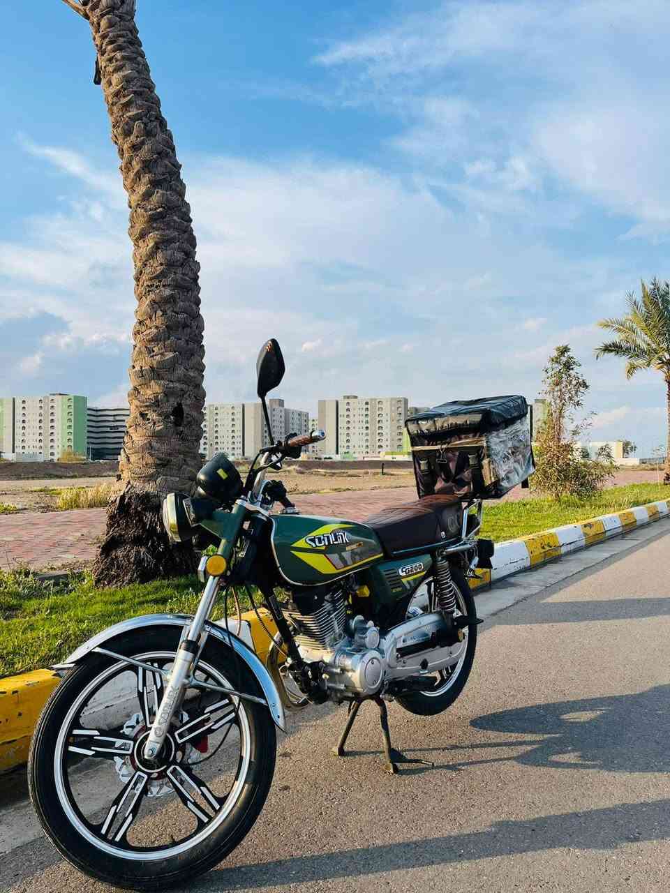 السلام عليكم
دراجة للبيع مكينة200 جديدة إستعمال قليل 
خمسه گير سونلنك
السعر 700 وبيها مجال 
عنواني بغداد بسمايه
***********
