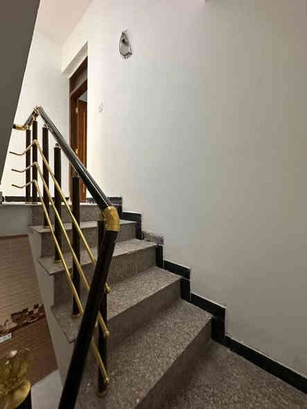 للأيجار في #السيديه ⚠️☑️
مشتمل طابق اول معزول عزل تام مساحه 125متر 🔶

يحتوي على غرفه وصاله ومطبخ وخدمات ❇️

*يصلح سكن طالبات اوموظفات او عوائل *

الأيجار 500 الف قفل 🔒 

الموقع السيديه الضباط 📍
_______________________________________
للأستفسار  تفضلو بزياره مكتب الطائي  للاستثمار والتطوير العقاري والمقاولات العامة 
السيديه شارع المركز

او الأستفسار ع الارقام ادناه 📞↘️↘️ (متوفر واتساب )📌🔛
***********
